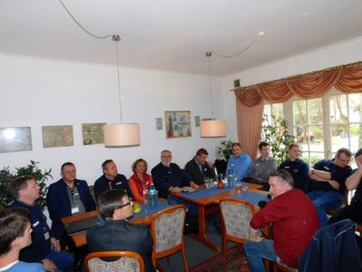In großer Runde mit polnischer Beteiligung trafen sich die Mitlieder der Kreis-Jugendfeuerwehrleitung des Landkreis Oldenburg zu ihrer Sitzung.